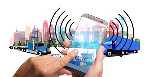 智慧冷链物流的运输货车与货船